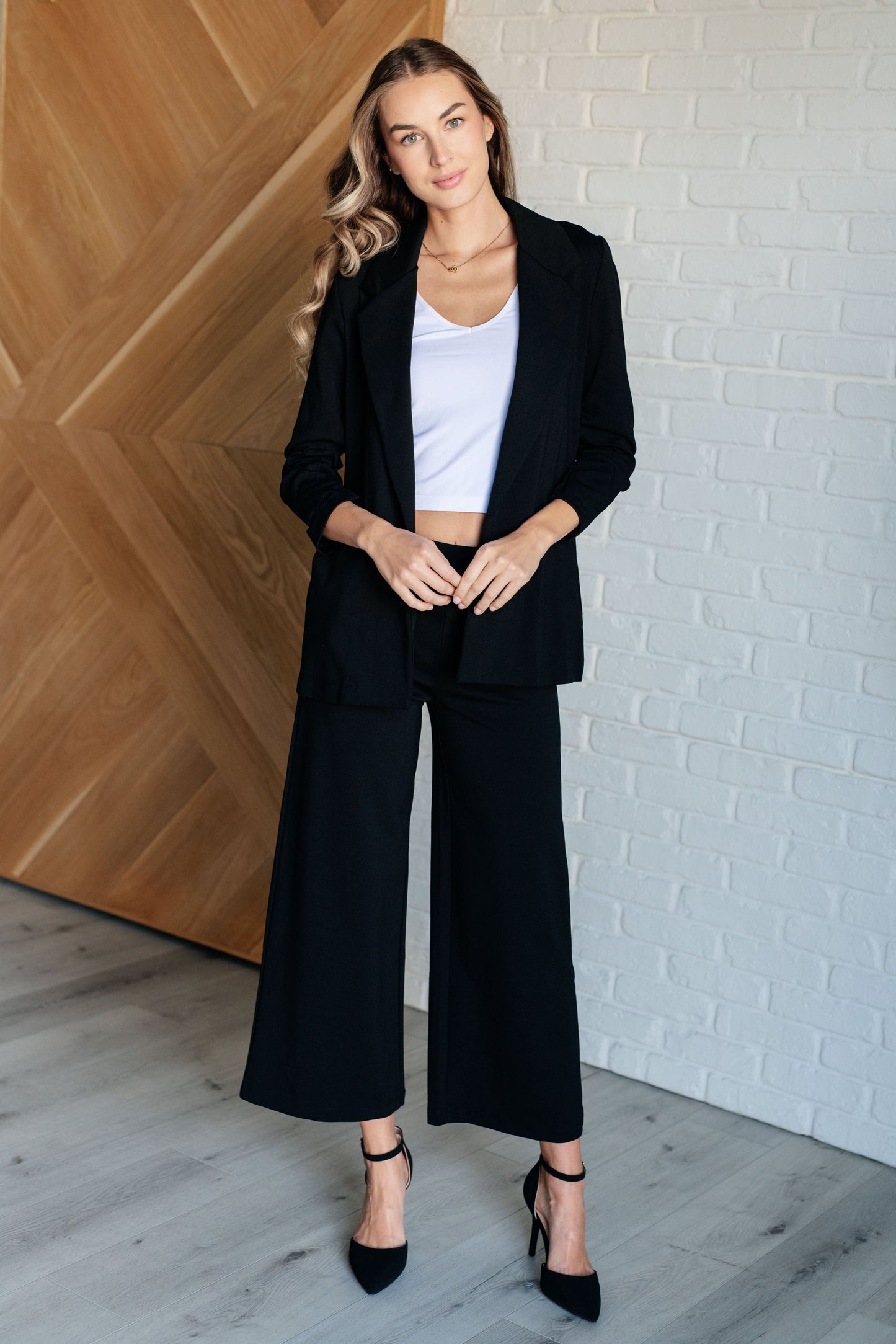 Wide Leg Crop Pants in Black
