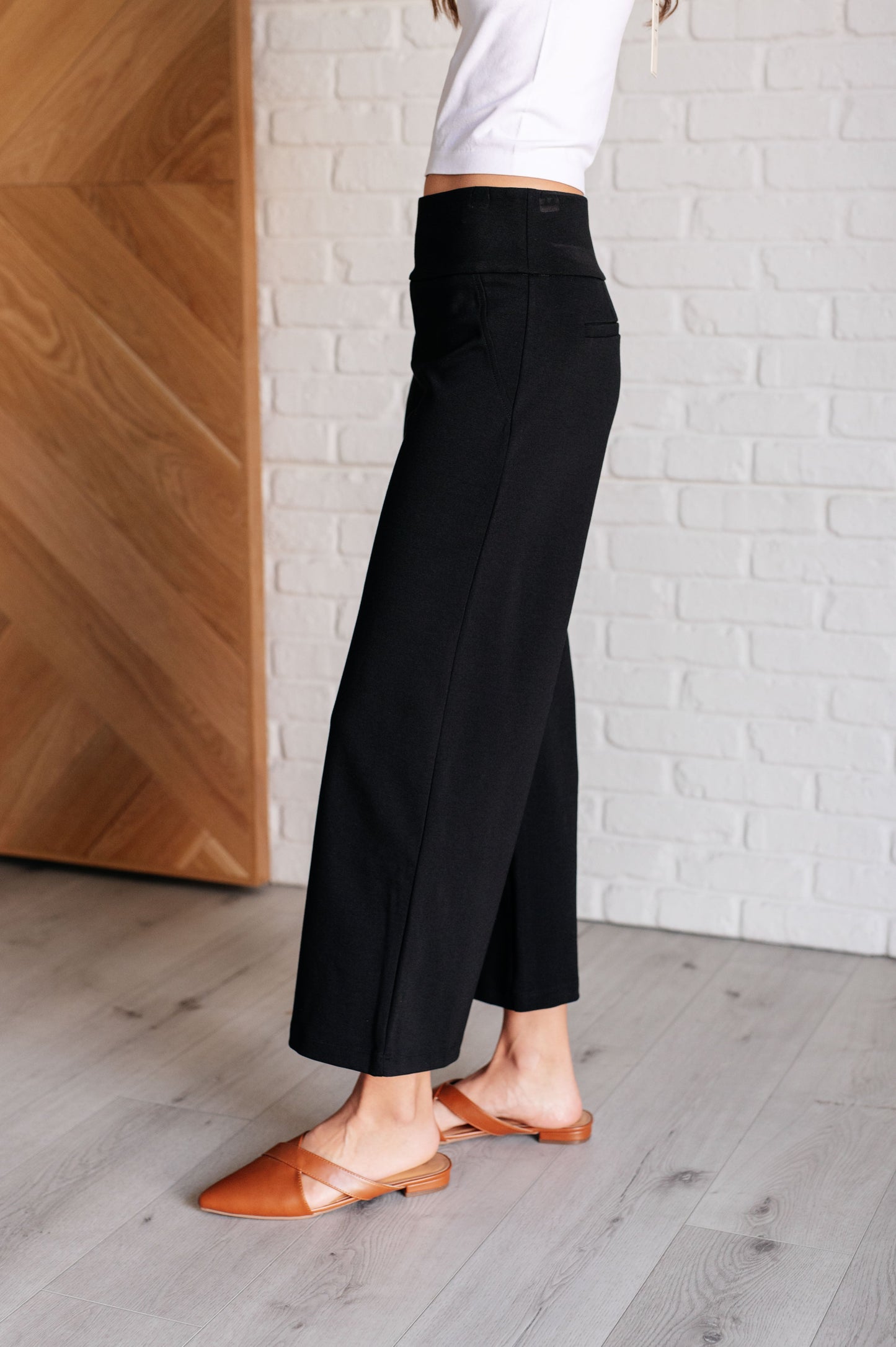 Wide Leg Crop Pants in Black