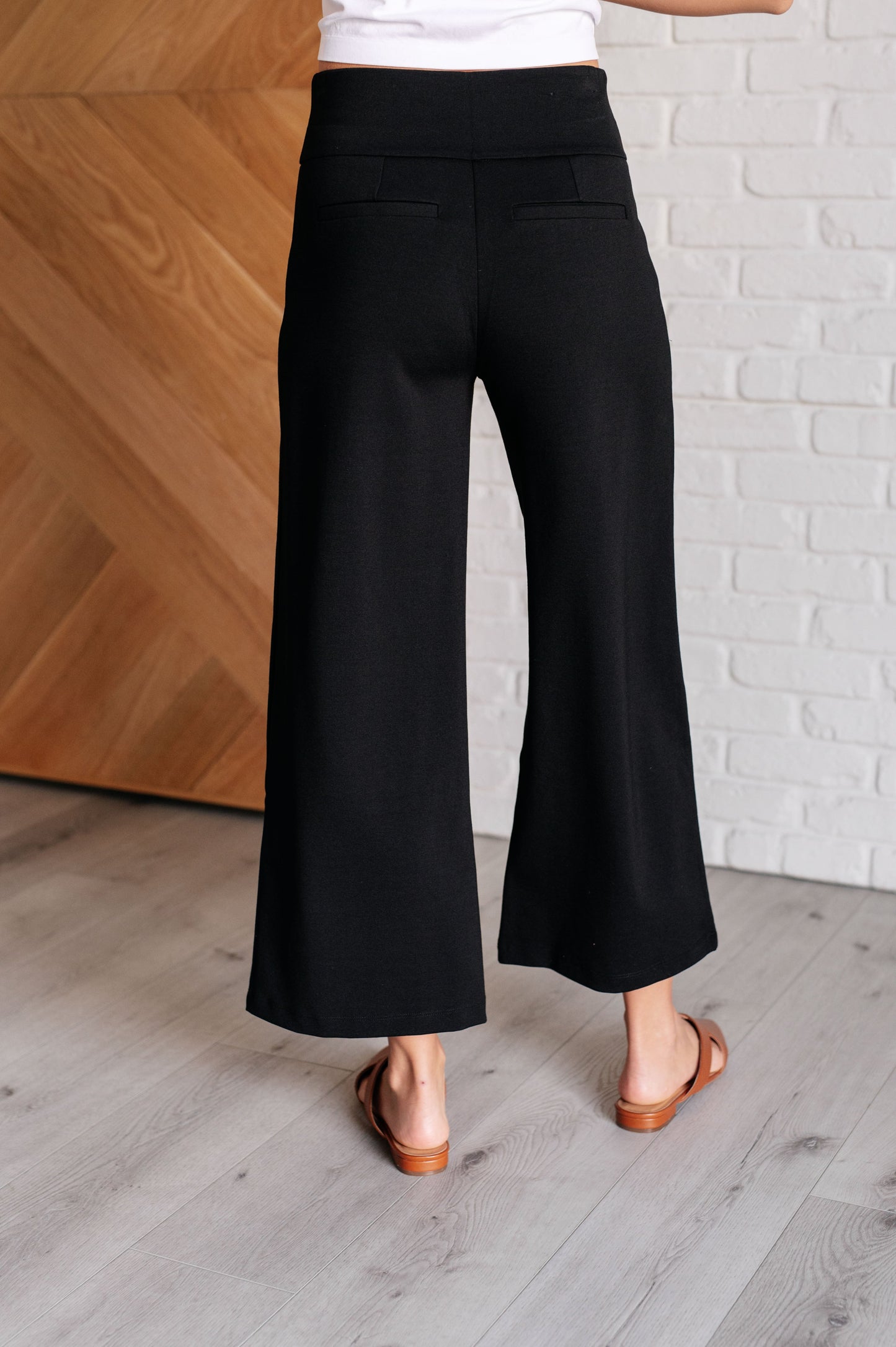 Wide Leg Crop Pants in Black
