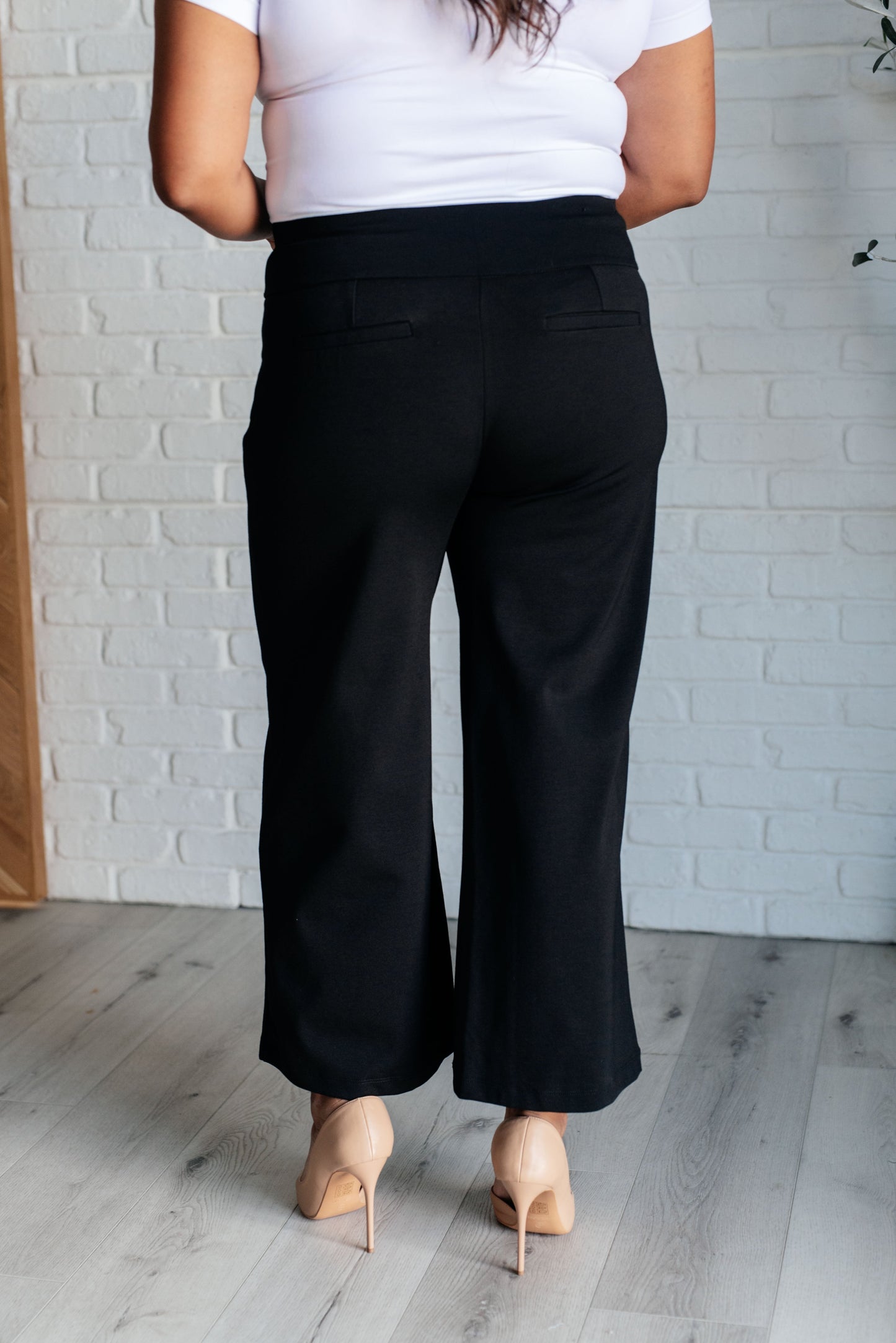 Wide Leg Crop Pants in Black