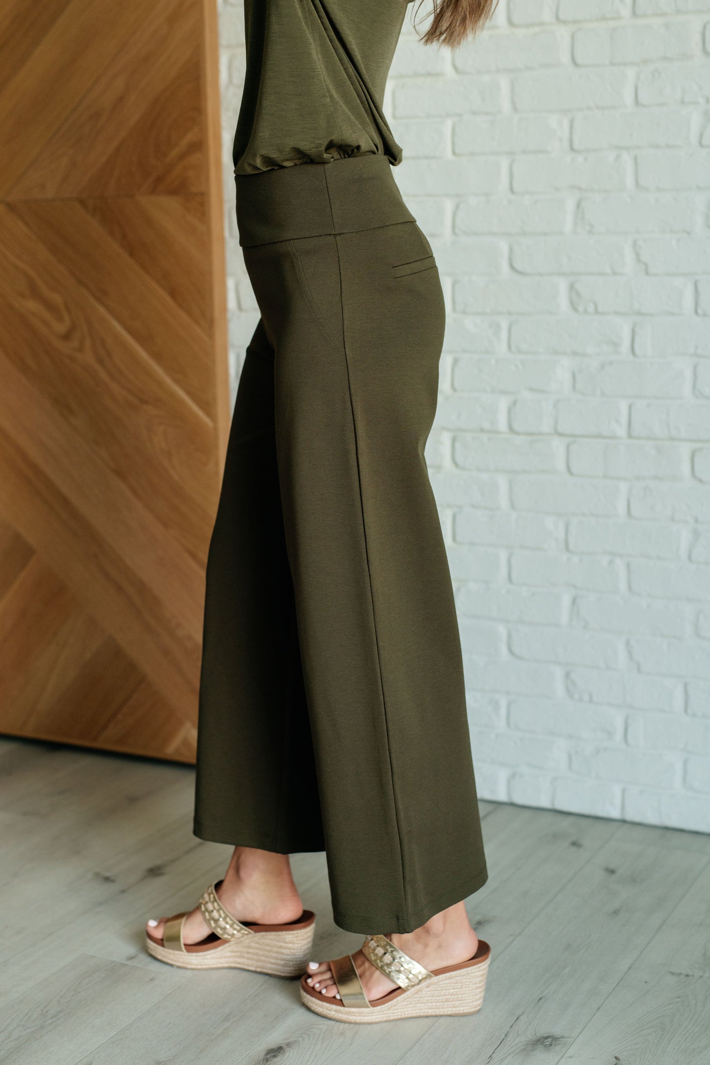 Wide Leg Crop Pants in Olive
