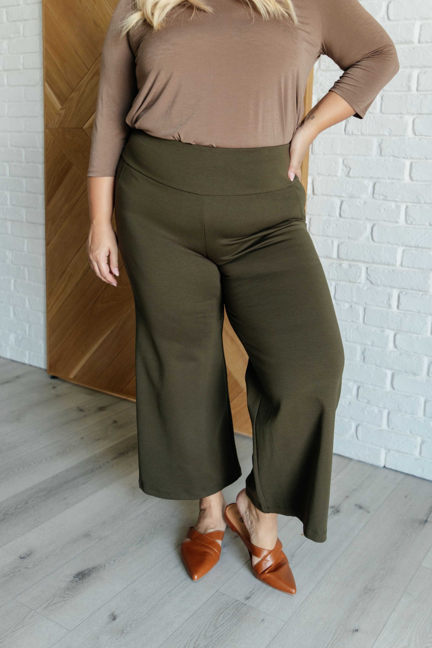 Wide Leg Crop Pants in Olive