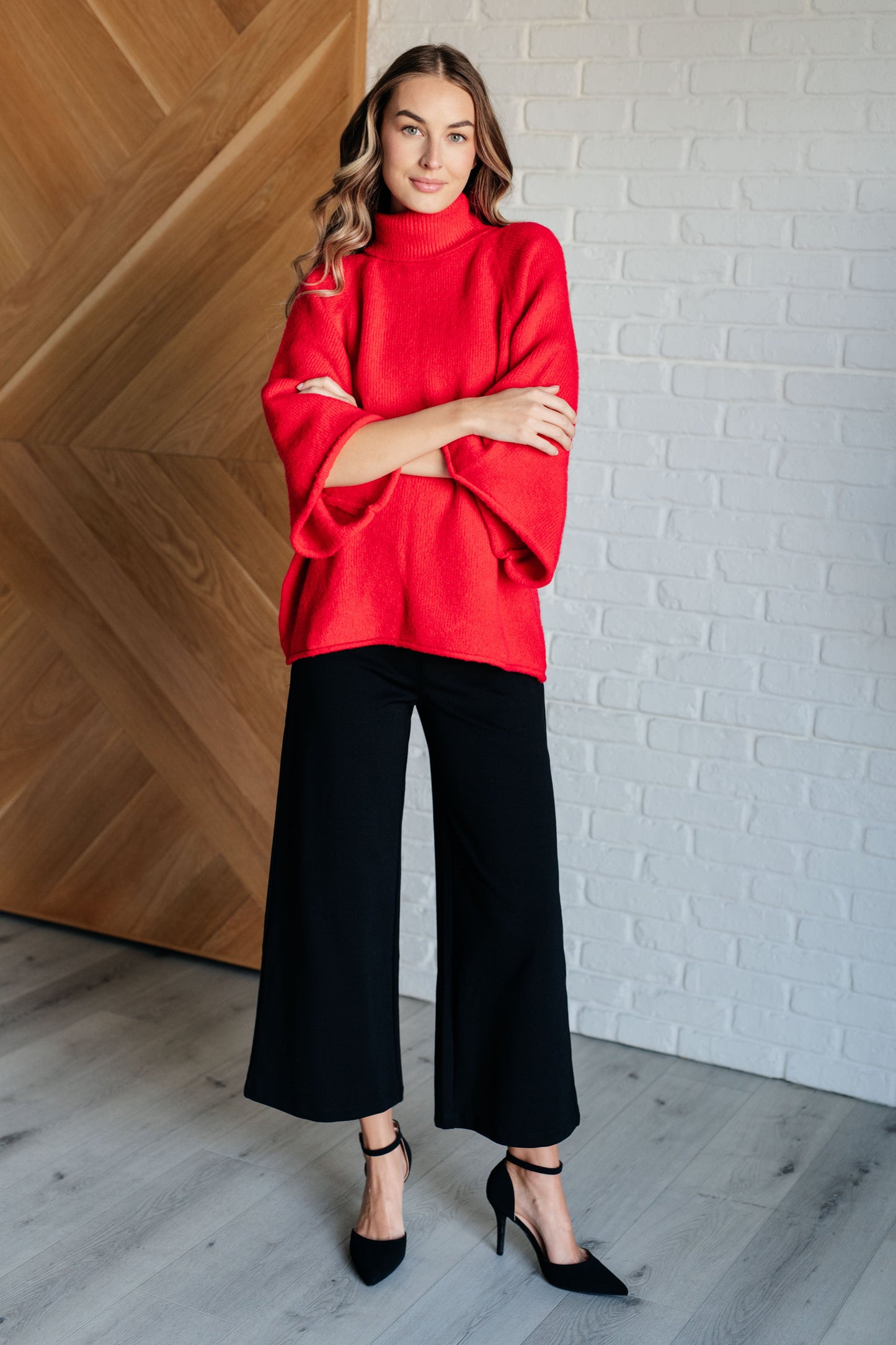 Wide Leg Crop Pants in Black